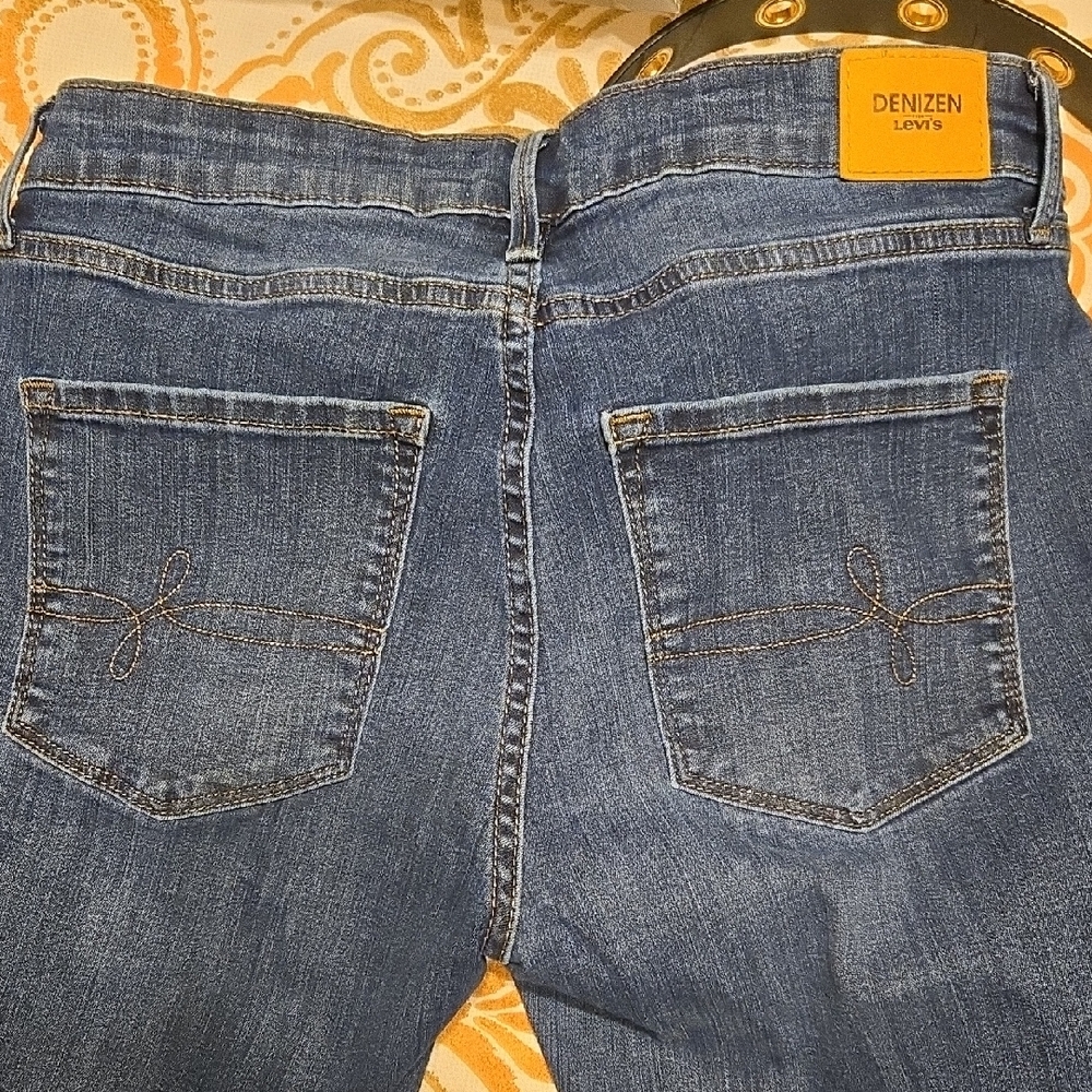 Denizen from Levi's Women's Blue Jeans - Picture 2 of 3